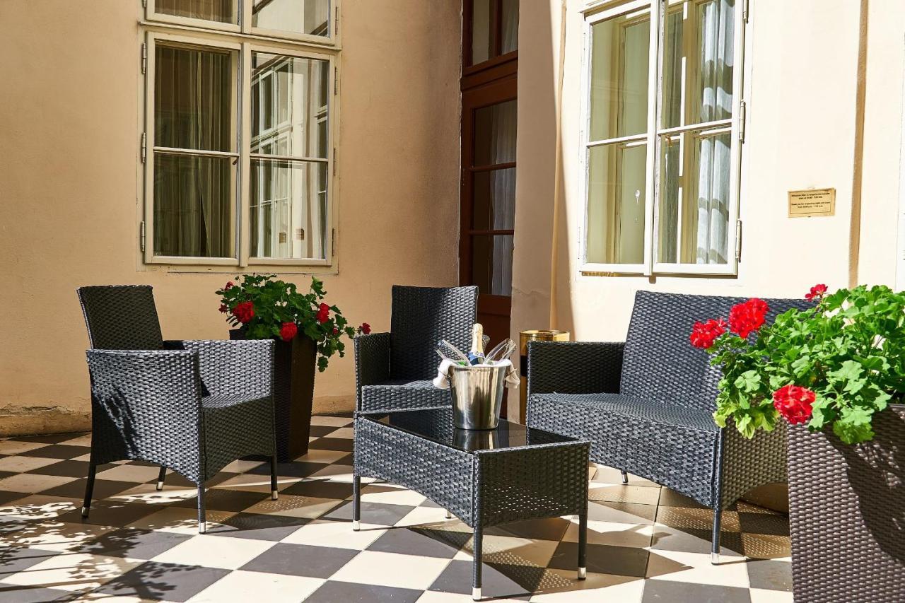 Three Golden Crowns Apartments Praga Exterior foto