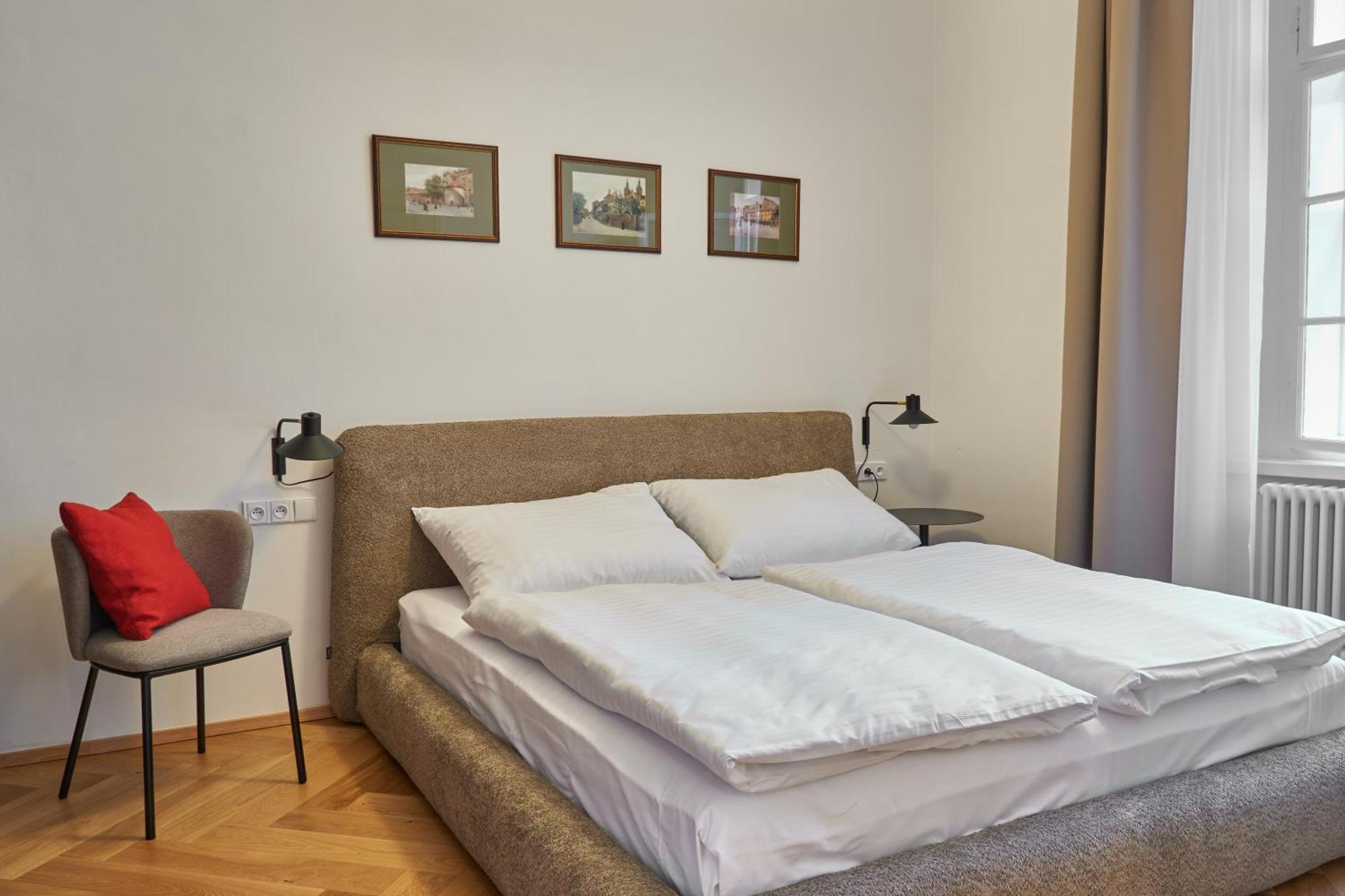Three Golden Crowns Apartments Praga Exterior foto